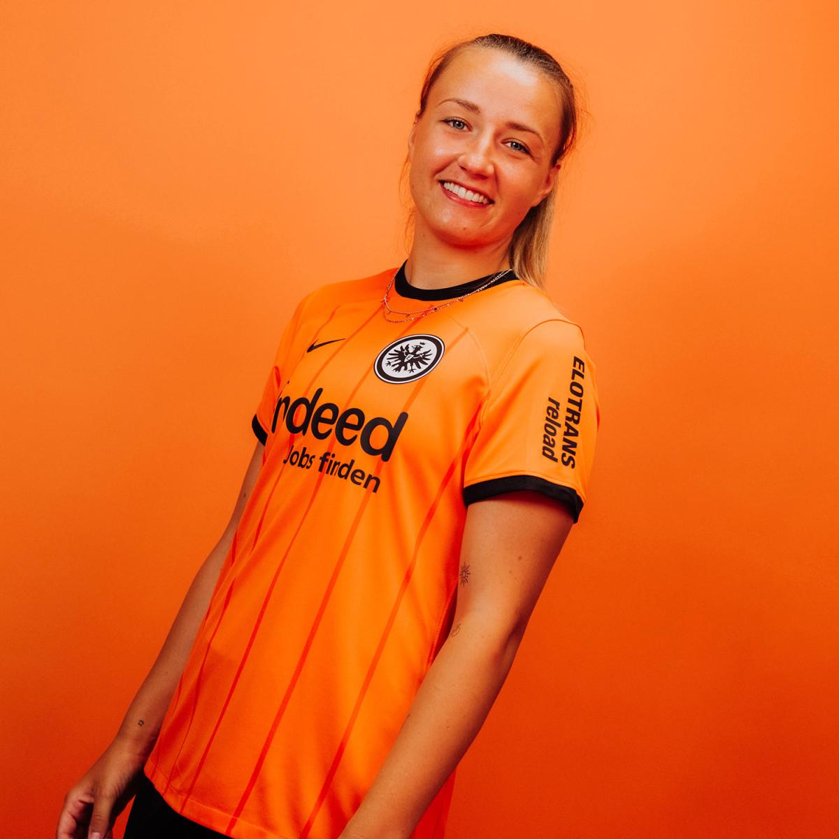 Eintracht Kits Shop – damen trikot ausweich 24 das ausweichtrikot der saison 202425 für damen – rode Trikots für echte Eintracht-Fans