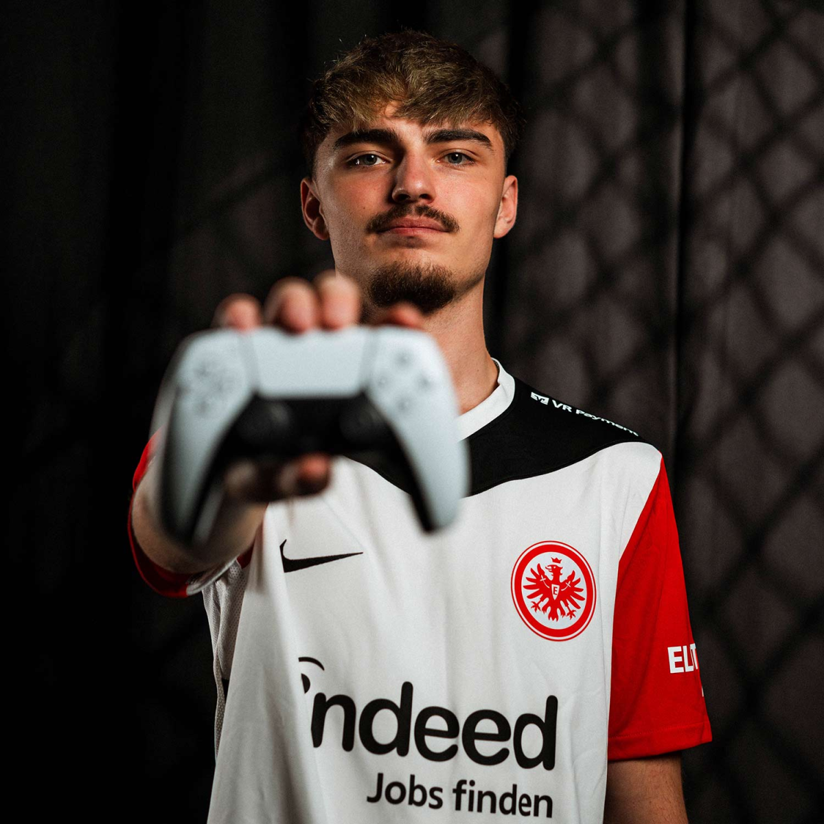 Eintracht Kits Shop – trikot esport 24 das trikot der esports mannschaft 202425 – kohler Trikots für echte Eintracht-Fans