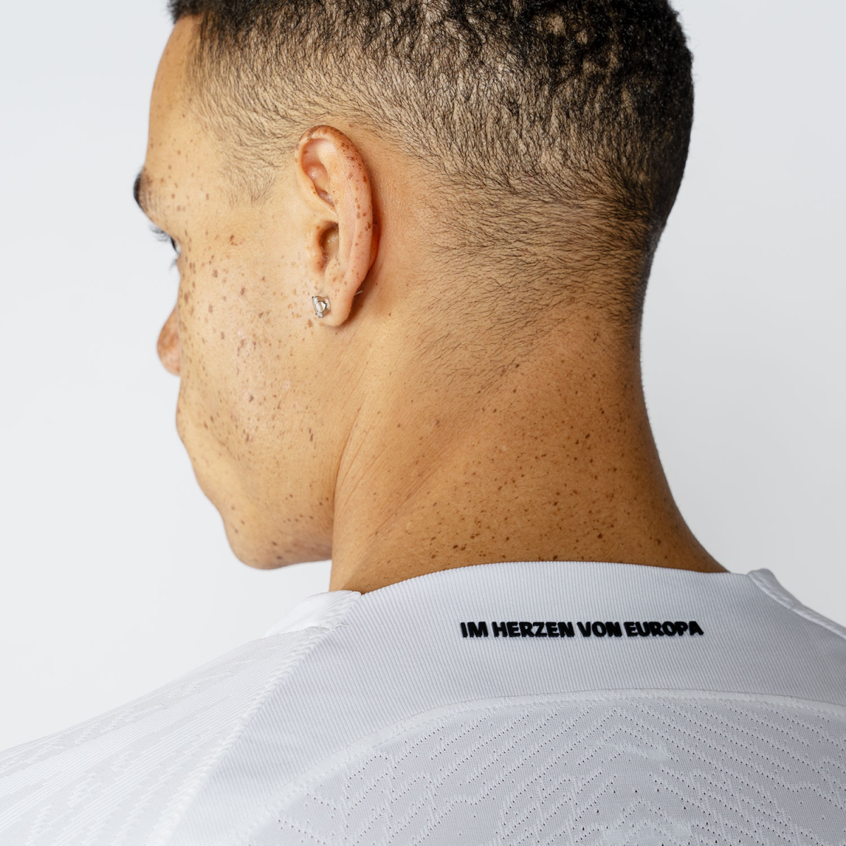 Eintracht Kits Shop – trikot europa 24 unser trikot für die uefa europa league 2024 – İnanoĞlu Trikots für echte Eintracht-Fans
